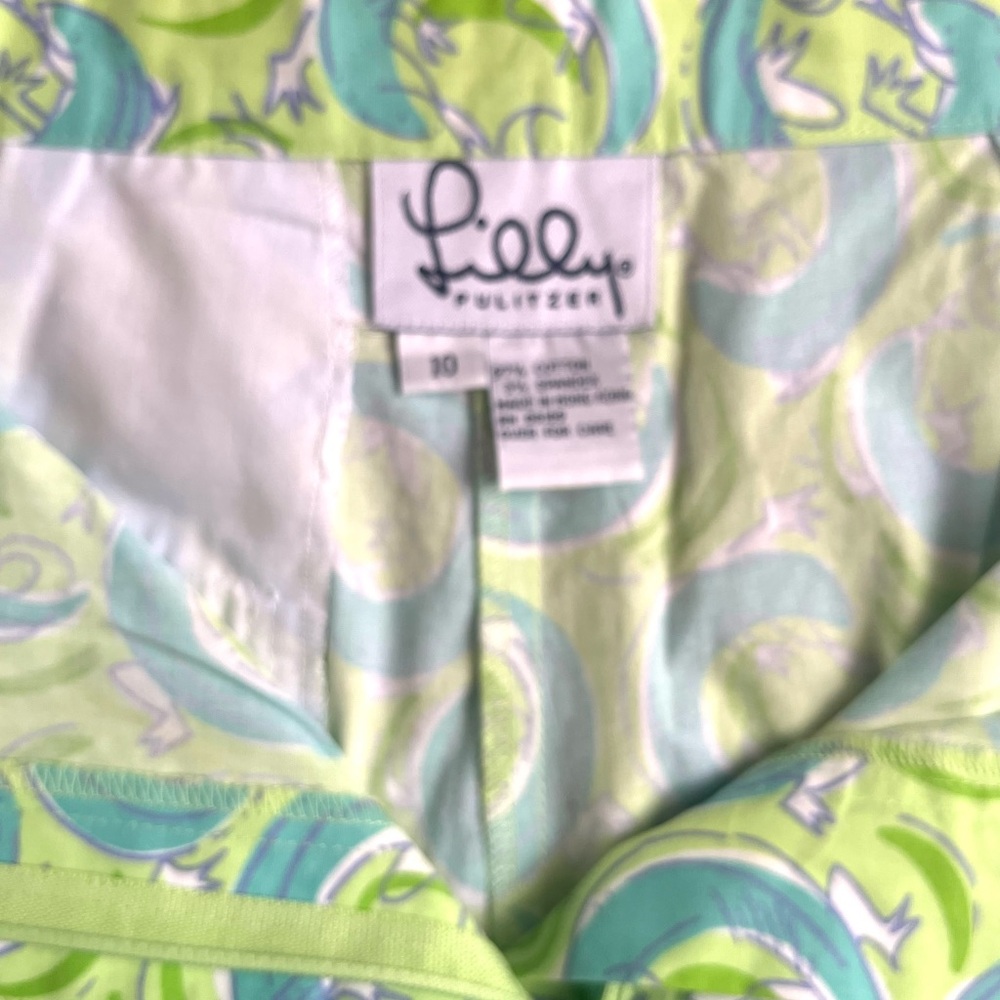 59# Lilly Pulitzer Green and Blue Resort Bermudas - Picture 3 of 10